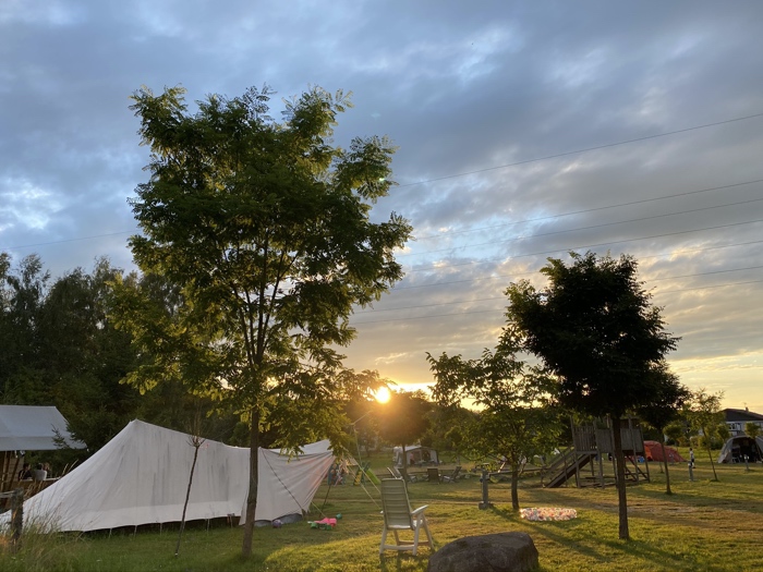 tent in de avondzon 