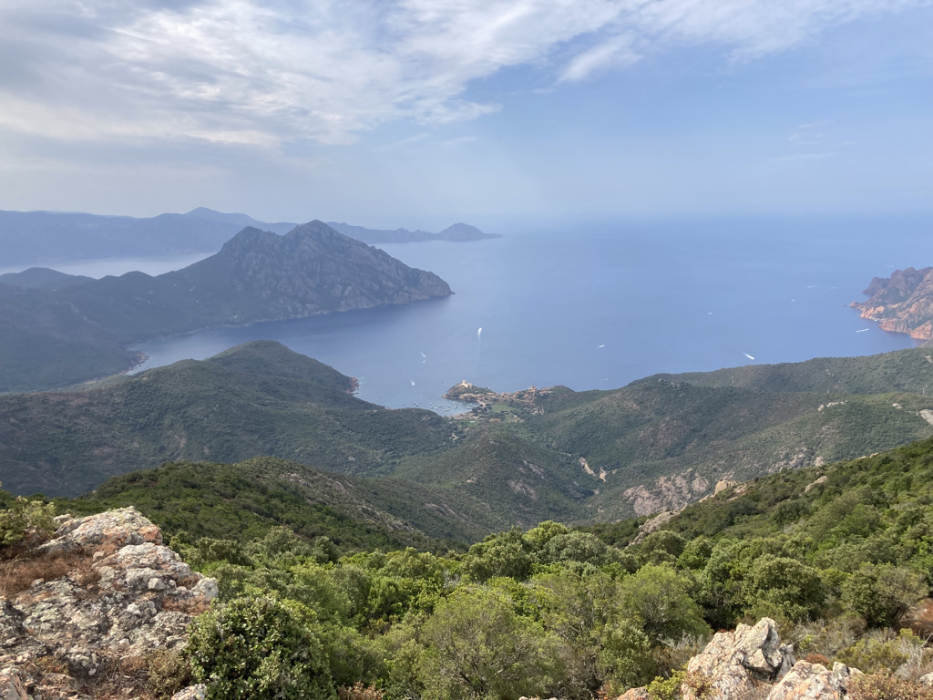 uitzzicht tijdens wandelen op Corsica