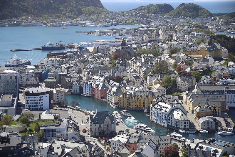 Ålesund startplaats van de Djoser wandelvakantie in Noorwegen