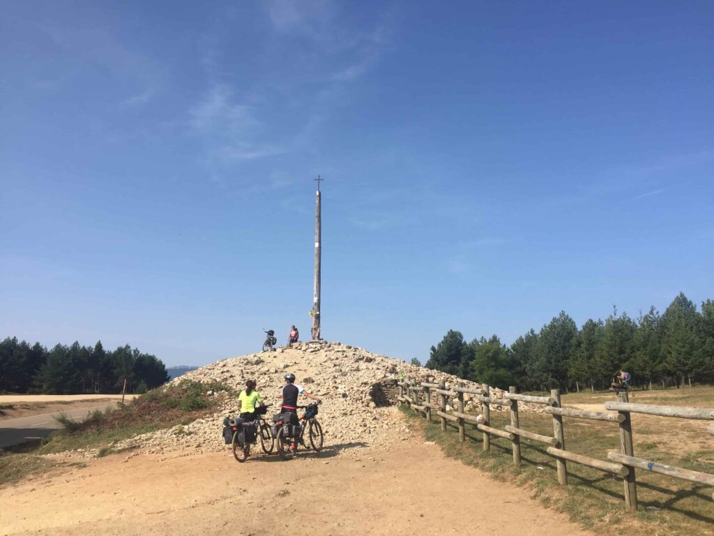 Cruz de Ferro Camino