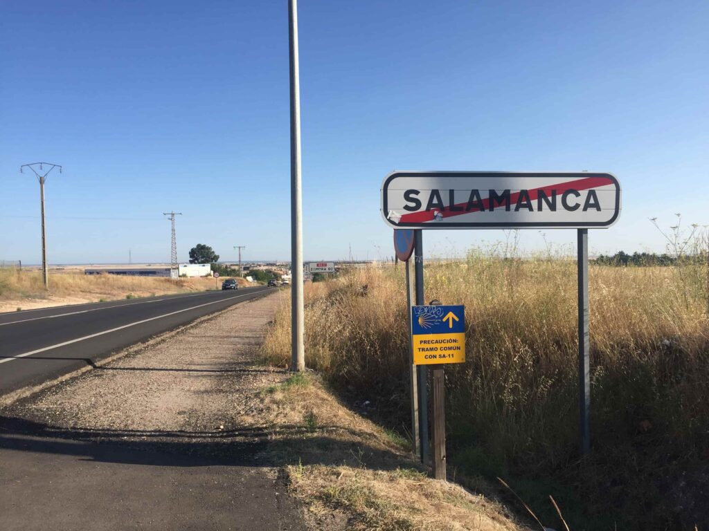Stadsgrens Salamanca met Via de la Plata bordje