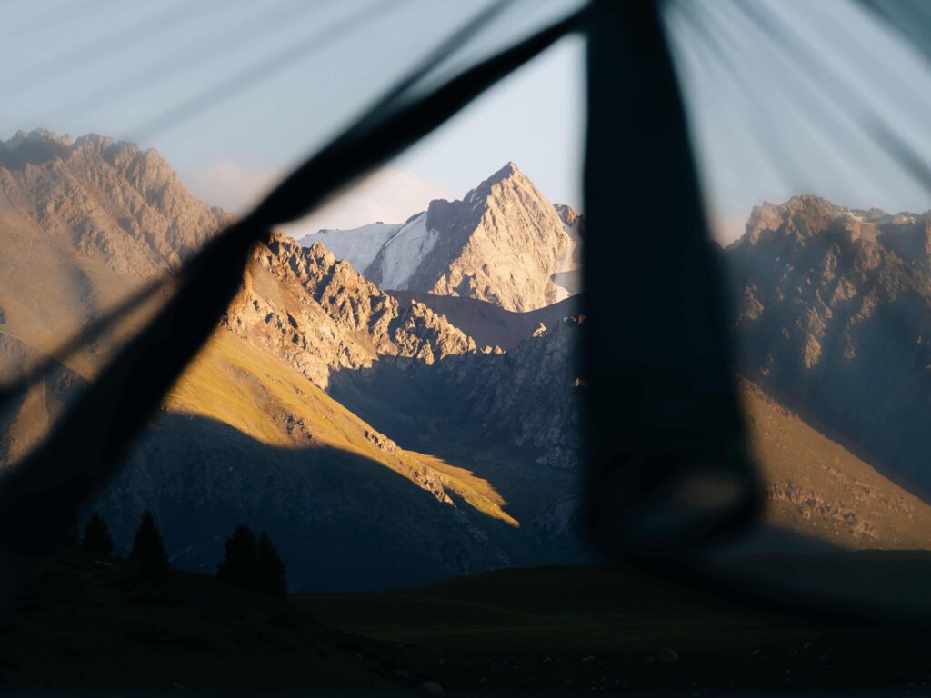 bij NOMADventure in guesthouses of in de wilde natuur in ons eigen tent
