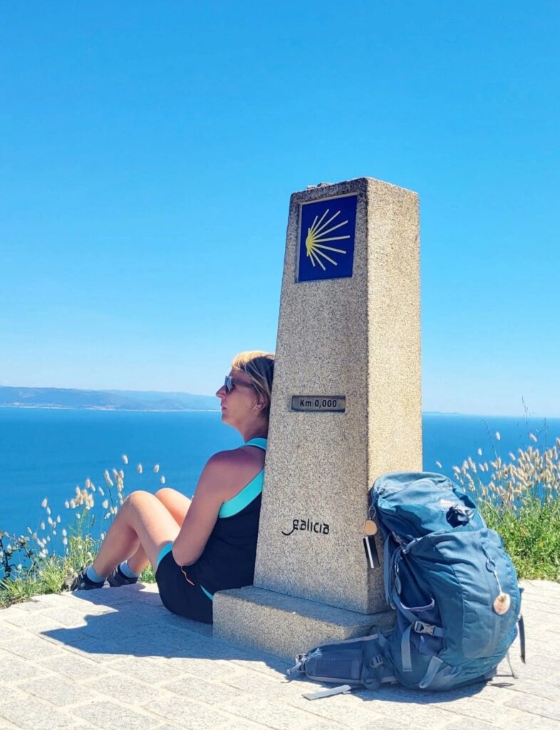 Bij het 0,000 kilometer paaltje in Finisterre