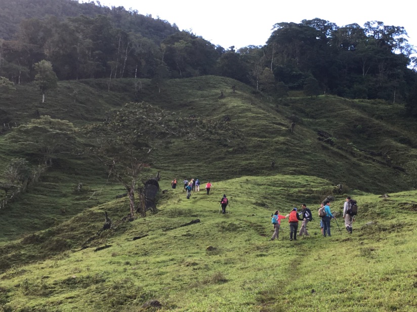 wandelaars op weg naar de Cerro Ena Costa Rica