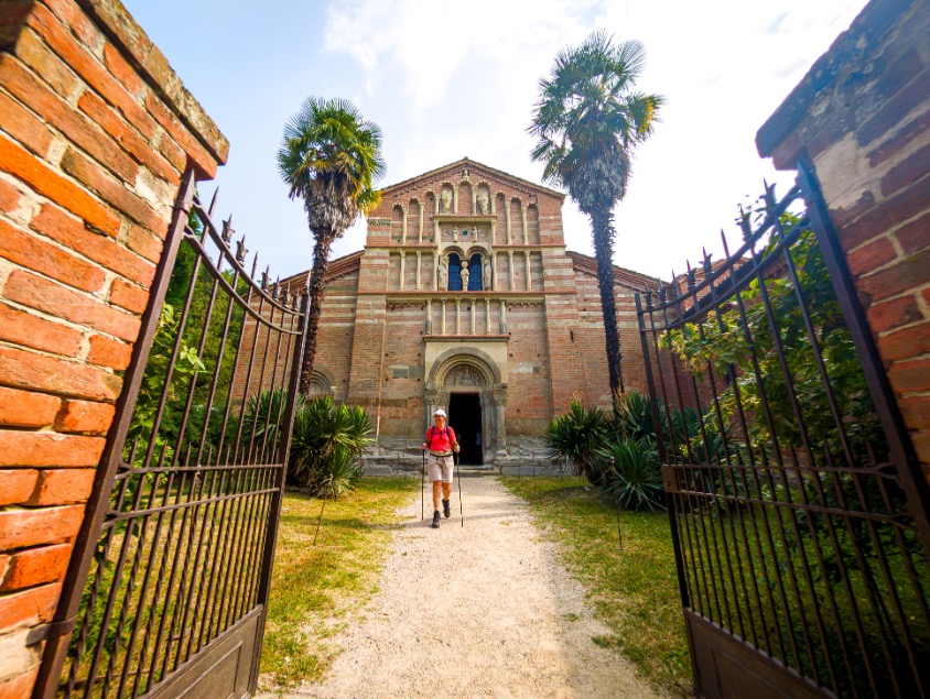 Wandelvakantie Onderweegs in Italië Piemonte langs een kapel