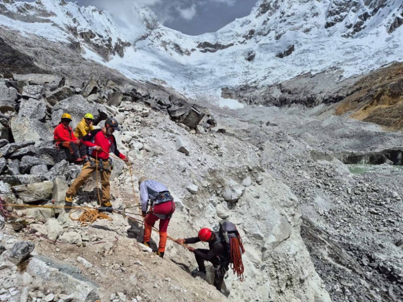 Afdalen in Morenen voor beklimming Pisco