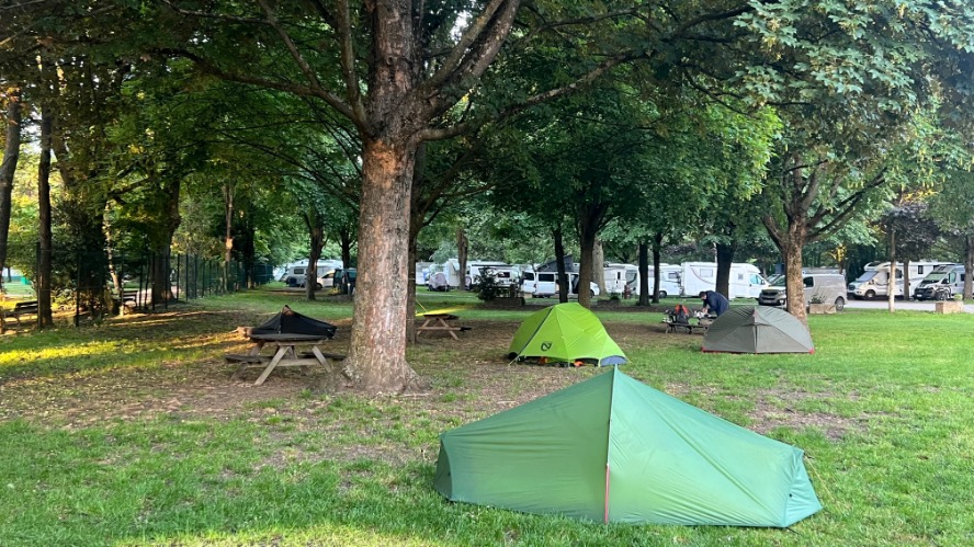tentenveldje camping Le Puy-en-Velay