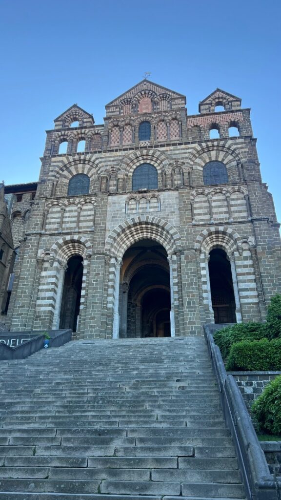 kathedraal Notre-Dame-de-l'Annonciation in Le Puy-en-Velay
