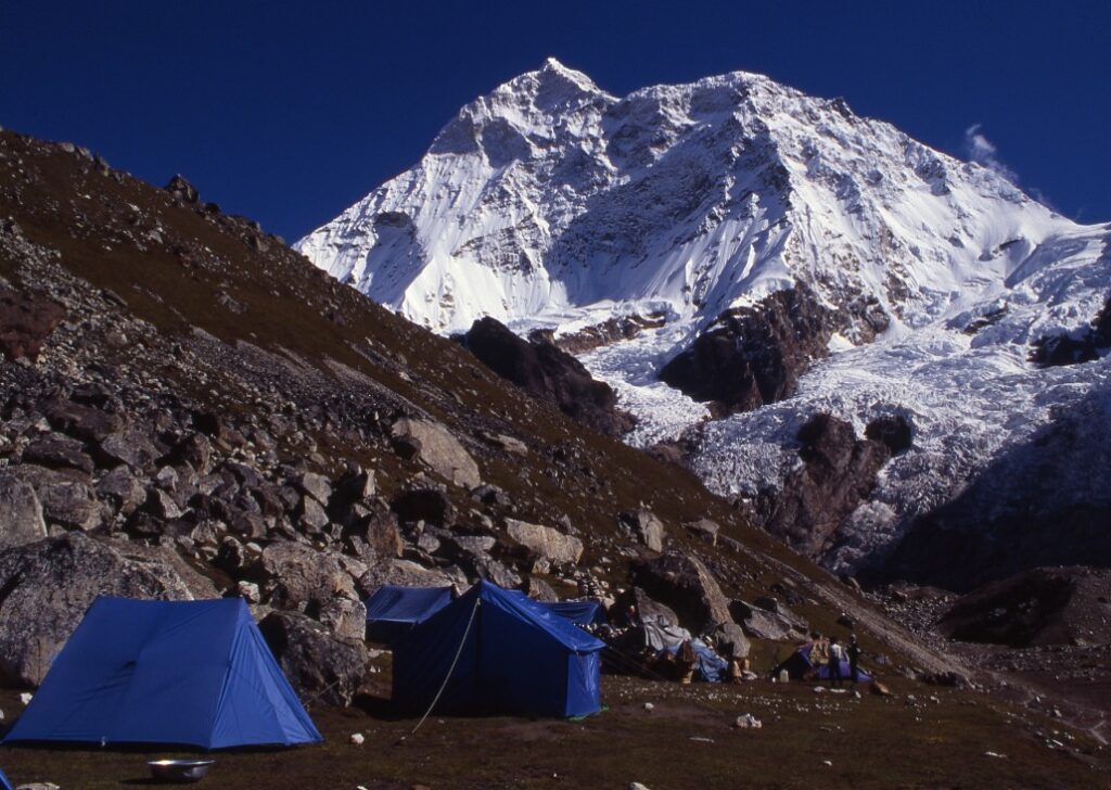 Snow Leopard Makalu Basecamp - Nepal