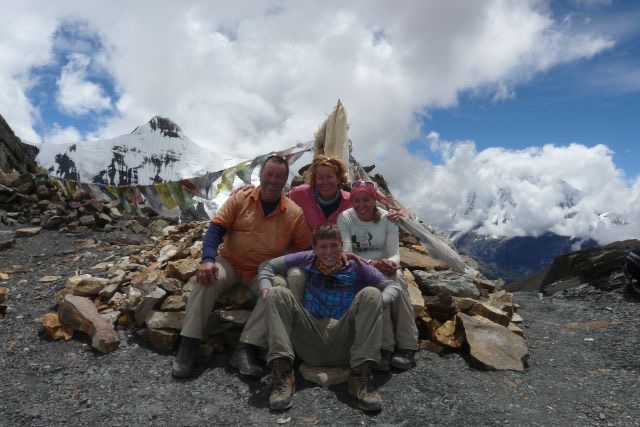 René de Bos en familie tijdens Nepal the hard way - Mukut La 5600m